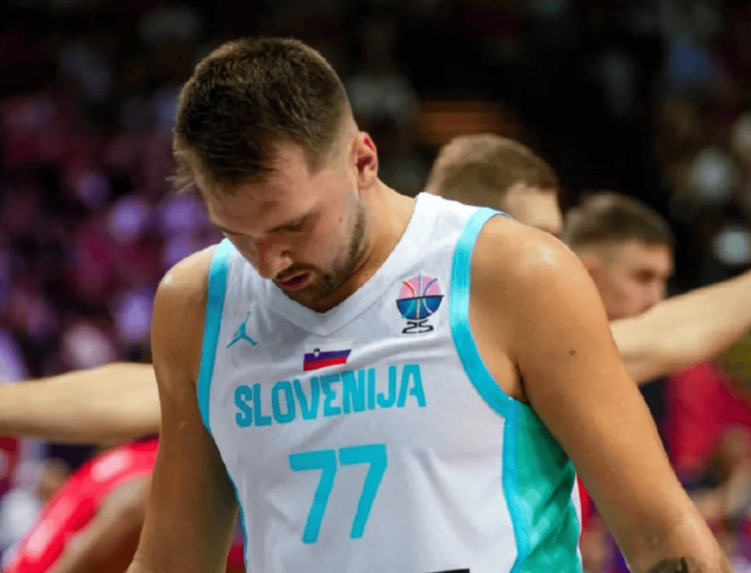 开云中国官网安全入口 东契奇在利物浦比赛中突破纪录,突破纪录引发热议!