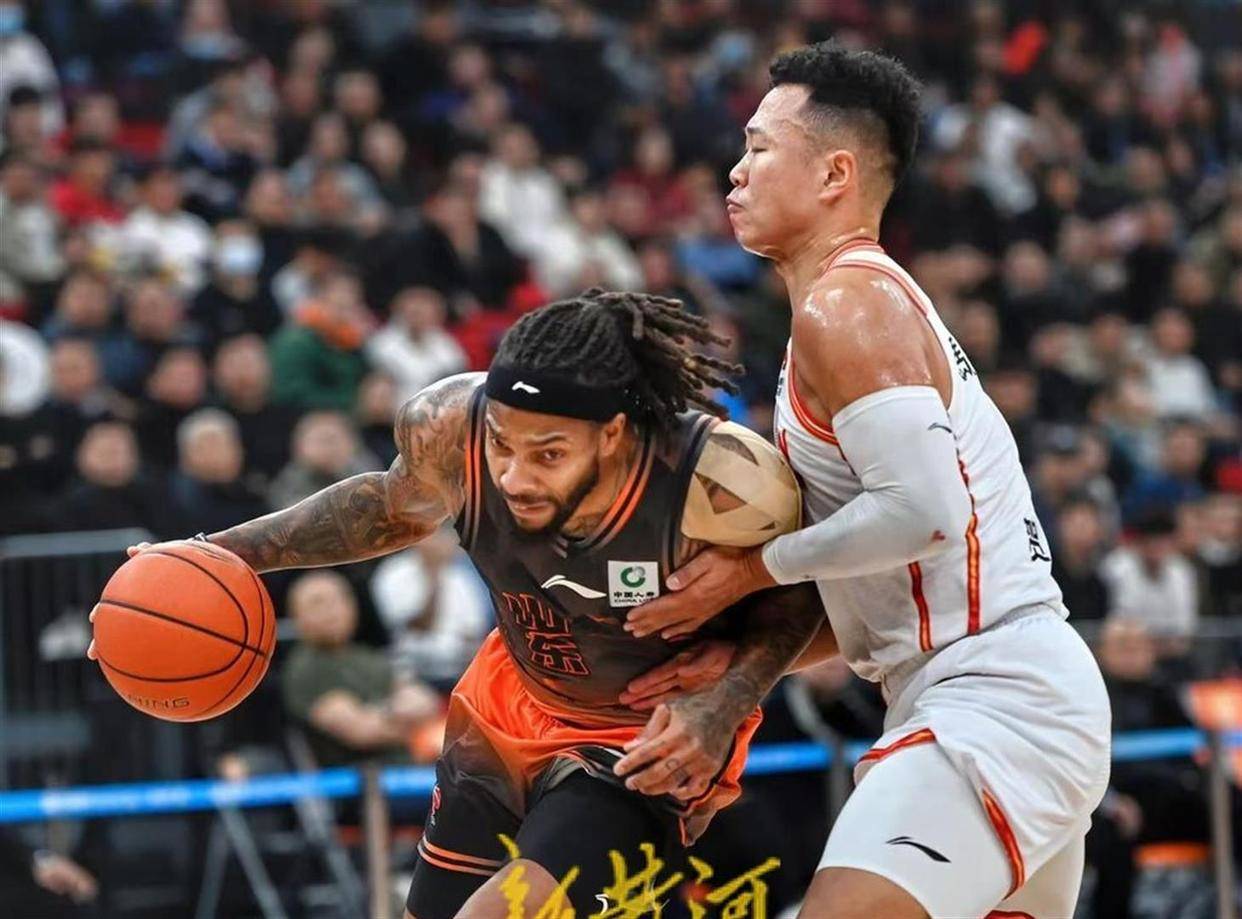 关于刚刚！穆古鲁扎连续三场比赛得分超过精彩发挥山东男篮冲刺阶段豪取连胜，风云突变罗马窗口期外线爆发的信息